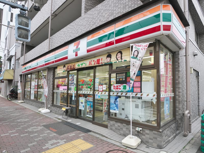 近くのコンビニ
